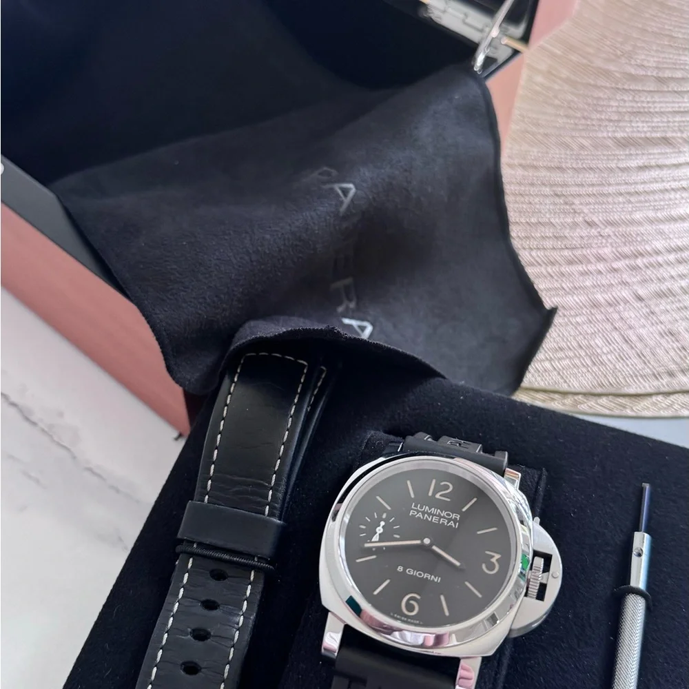 Panerai Luminor 8 Giorni
PAM00915 - Picture 15 of 16